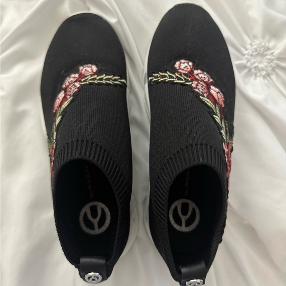 Floral Embroidered Black Slip-On Sneakers - Picture 6 of 6